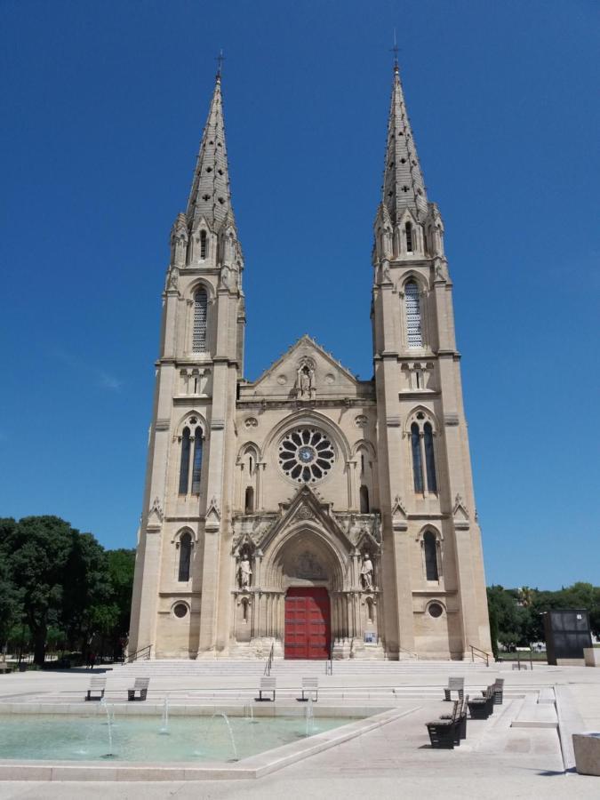 Le Sully Apartamento Nîmes Exterior foto