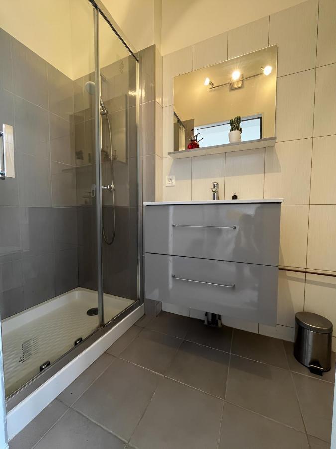 Le Sully Apartamento Nîmes Exterior foto